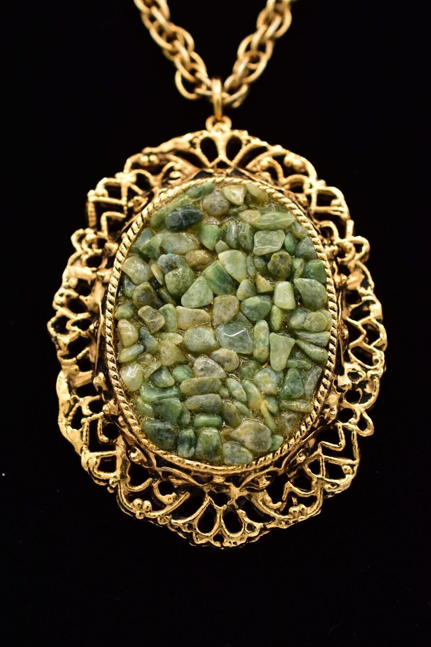 Vintage Pendant Necklace Green Pressed Resin Glass Oval Antiqued Gold 70s BinBC